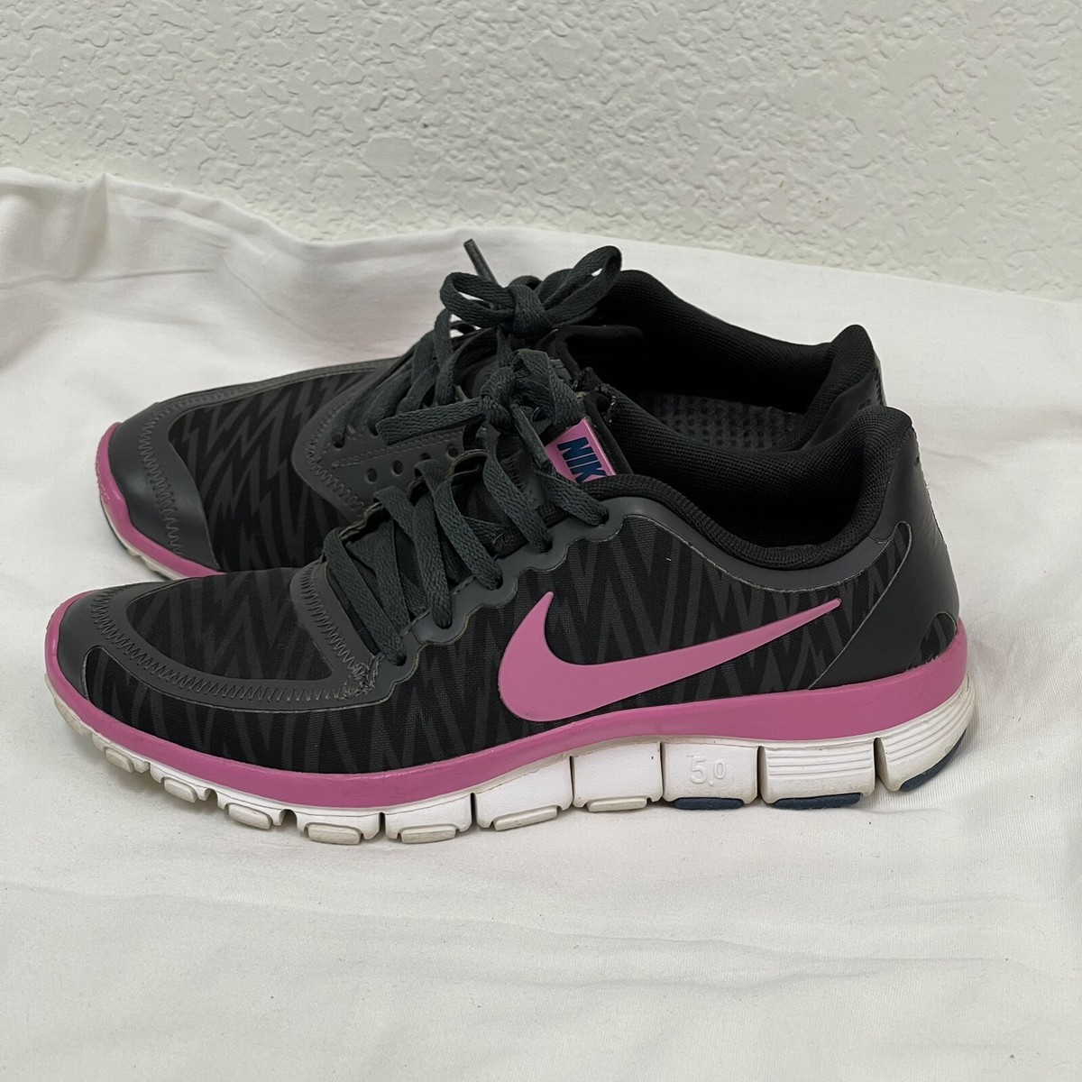 NIKE FREE V4 WOMEN'S SIZE US RUNNING BLACK PINK 511281 009