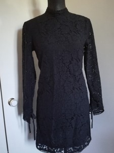 h and m black lace dress