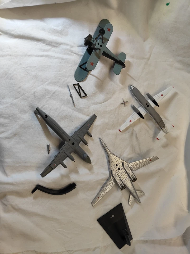 Aereo Militare Russia ROTTI  - SOLO PER RICAMBI  o Diorami.  - Immagine 4 di 4