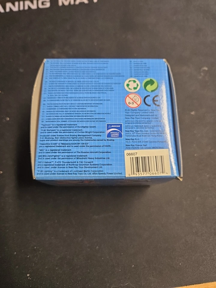 NewRay Sky Pilot Series Plane 1:190 F6F-3 HELLCAT Replica #7 - Image 3 of 3