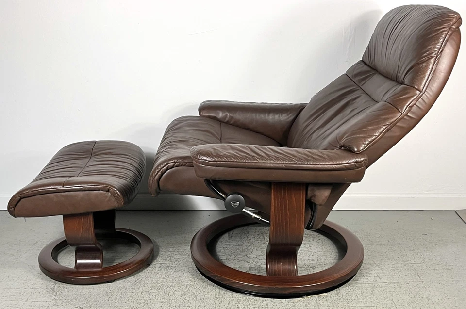 Silla reclinable giratoria y otomana Ekornes Stressless grande "SUNRISE" de cuero marrón Foto 3 de 4