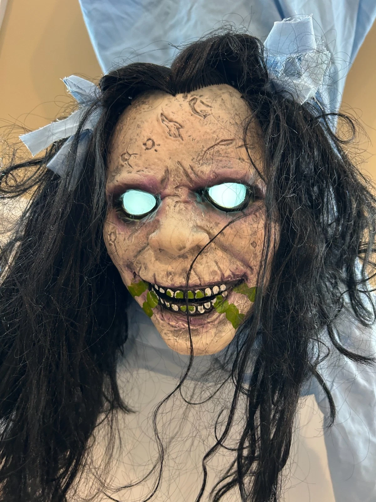 2014 Possessed Wall Hanger Spirit Halloween Prop with Box - WORKS!