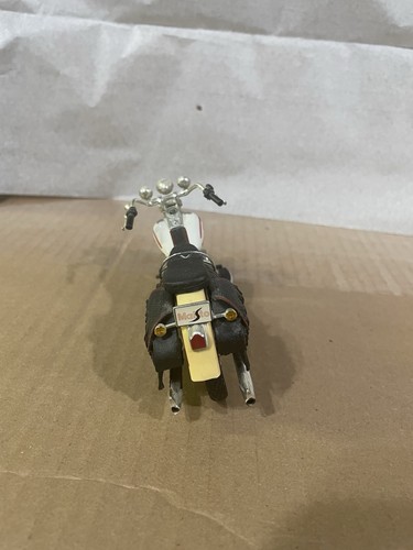 Maisto 1/18 Scale Harley Davidson Diecast Motorcycle - Picture 4 of 5