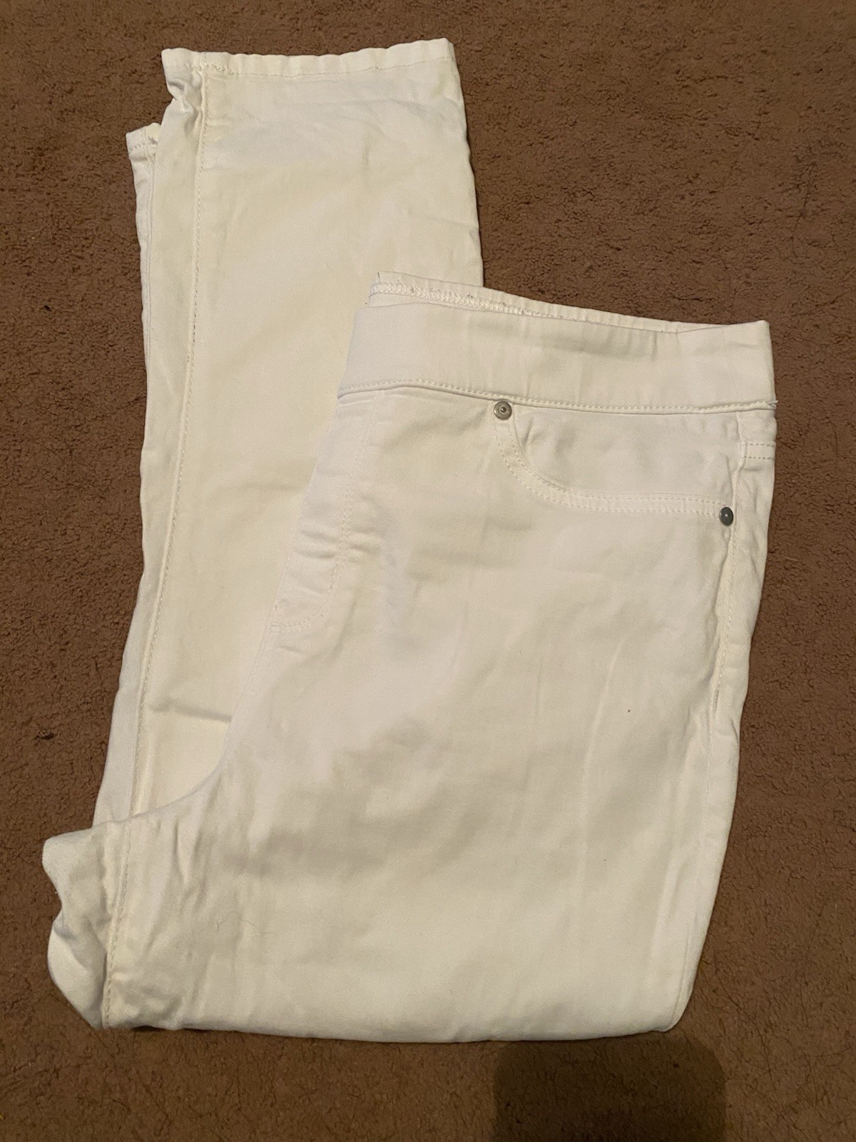 White Pull On Ankle Capris. Size Large