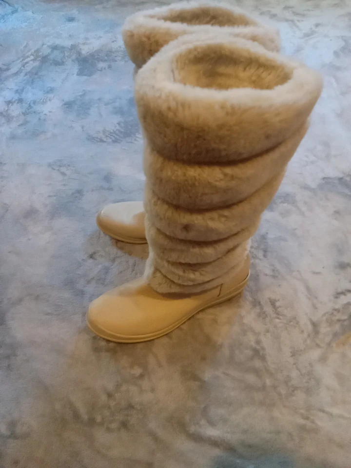 Timberland Kickadilla Cream Fur Boots Women's Size 8.5M - Image 4 of 4