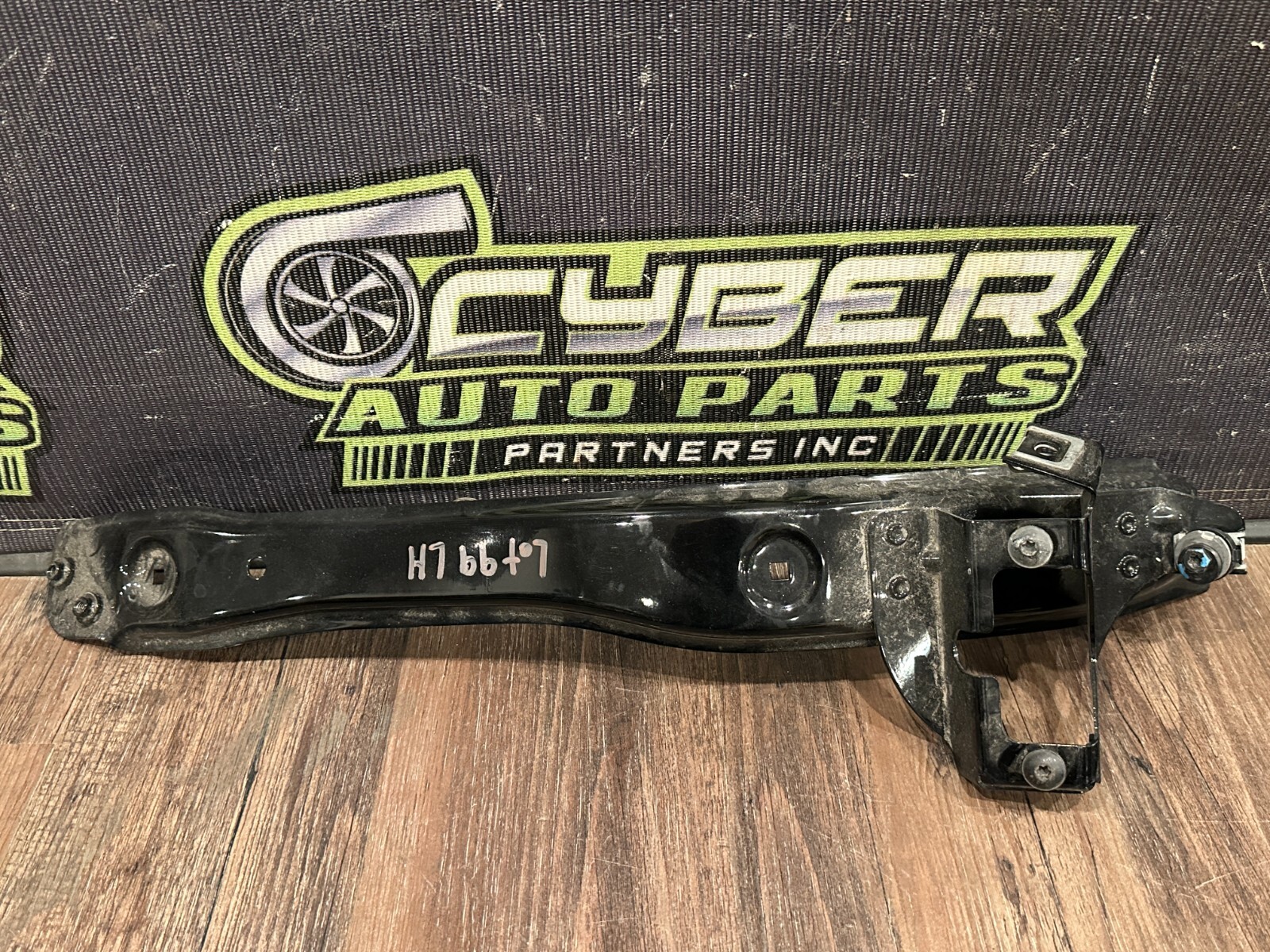 2021 AUDI R8 FRONT DRIVER LEFT FENDER WHEELHOUSE BRACKET OEM 4S0 805 527 B