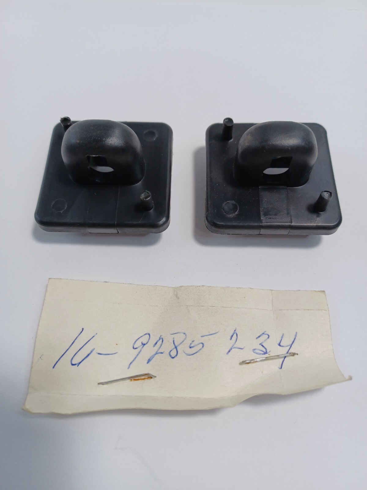 NOS Genuine GM Insulator Clip 2 QTY 9285234 | eBay