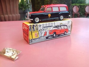 ミニカー tekno MERCEDES-BENZ AMBULANCE 730 s-l400.jpg