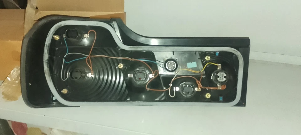 FARO FANALE POSTERIORE DX DESTRO NUOVO ULO Per BMW SERIE 7 E32 - Immagine 4 di 4