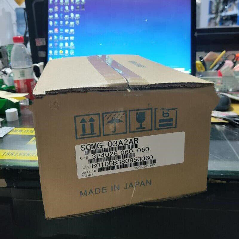 SGMG-03A2AB AC SERVO MOTOR SGMG03A2AB New In Box Expedited Shipping DHL #A6-37
