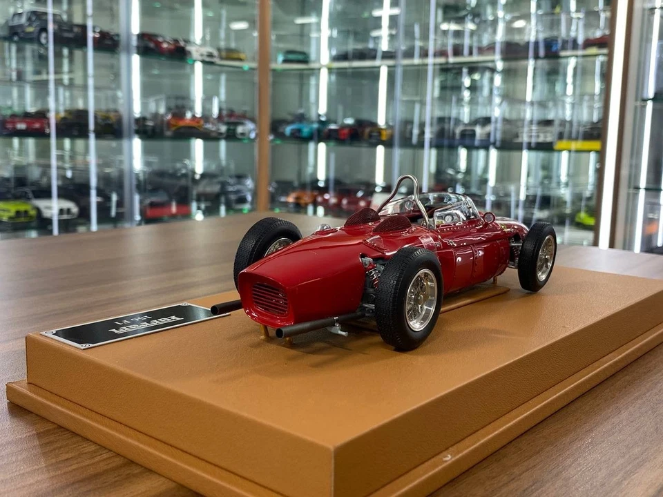 CMC Models Ferrari Dino 156 F1 (Sharknose), 1961 Red Limited Edition - 1/18Resin - Image 4 of 4