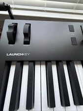 Novation Launchkey 49 MK4 MIDI Keyboard Contr...