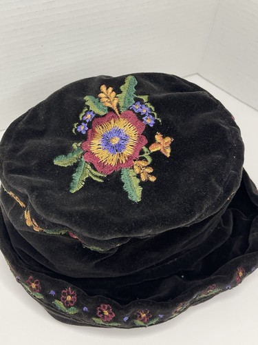 Vintage 90s Velvet Like Floral Embroidered Bucket Hat Folded Brim Women's - Picture 3 of 7