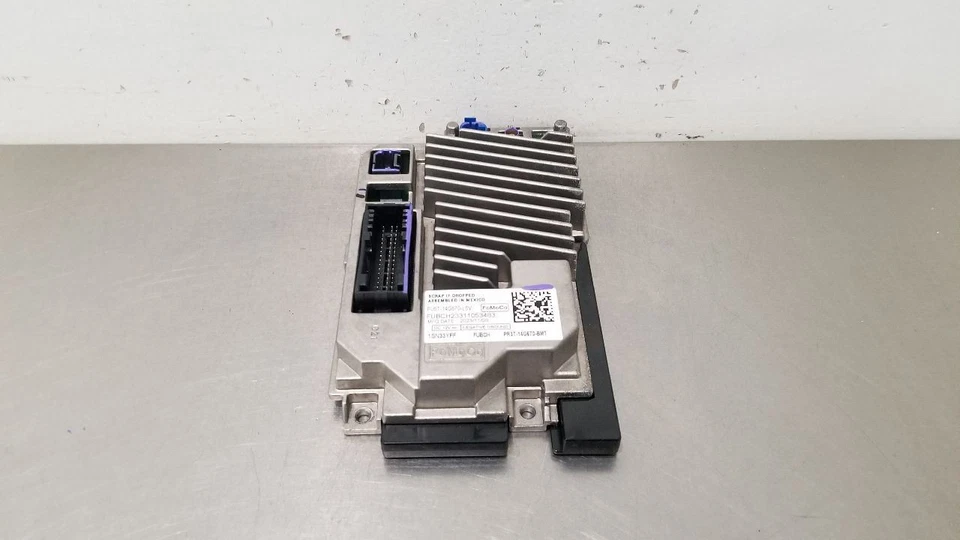 24 MÓDULO DE CONTROL SINCRONIZADO FORD MUSTANG PU5T-14G670-LSV Foto 2 de 4