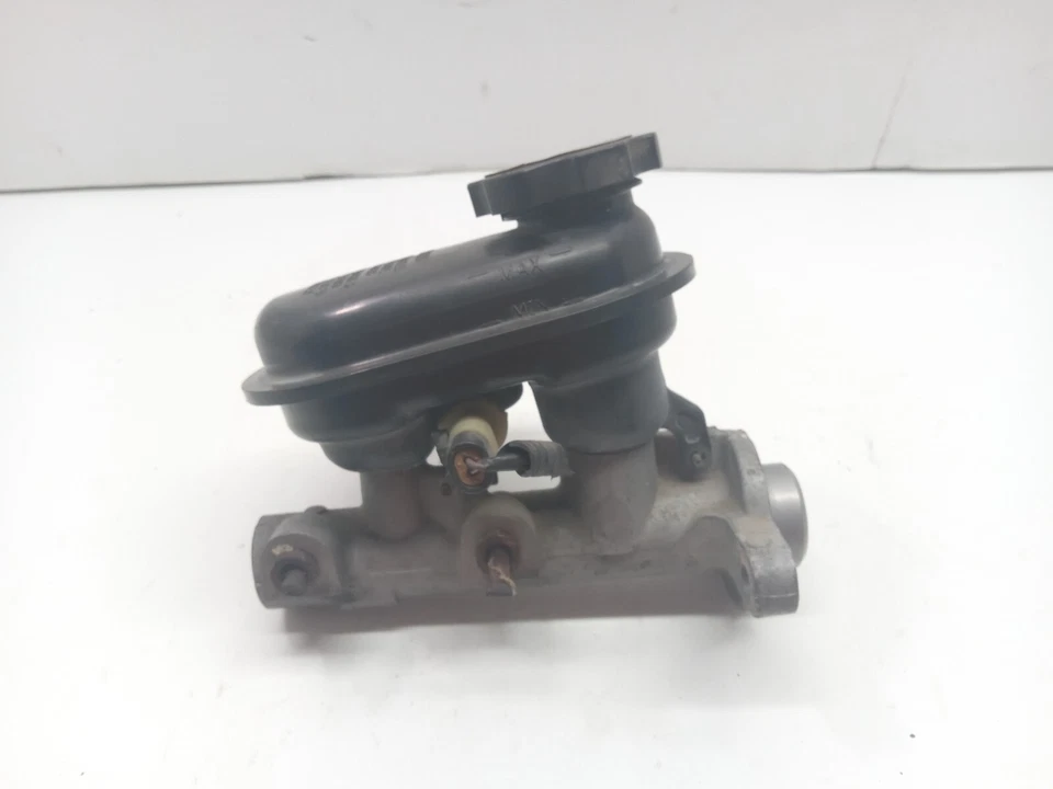 1995-2000 CADILLAC DEVILLE BRAKE MASTER CYLINDER FABRICANTE DE EQUIPAMENTO ORIGINAL, 541-00971 - Imagem 2 de 4