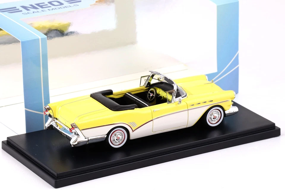 1:43 Neo 1957 Buick Roadmaster Convertible Luce Giallo/Bianco - Immagine 2 di 3