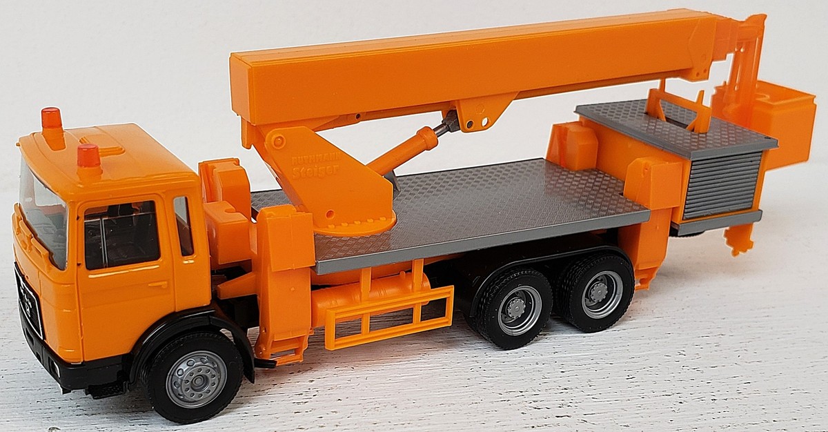 HERPA NEW HO 1/87 Scale MAN 3-Axle Utility Truck with Cherry