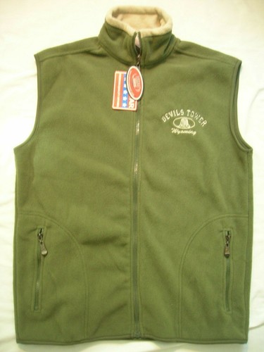 Devil's Tower Wyoming army green zip up 