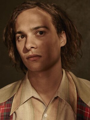 Frank Dillane [Fear the Walking Dead] Unsigned 8