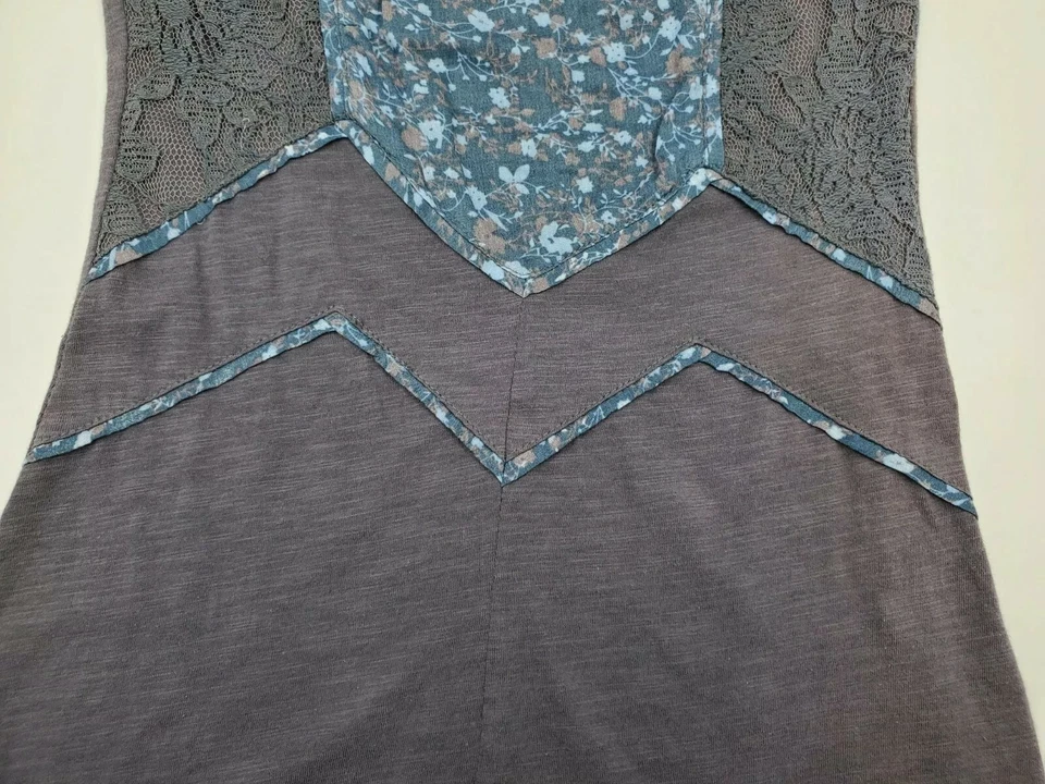 Lulumari 花卉和蕾丝装饰背心小号全新带标签 — 第 3/4 张图片