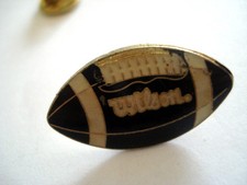 PINS VINTAGE SPORT BALLON DE RUGBY WILSON wxc 20