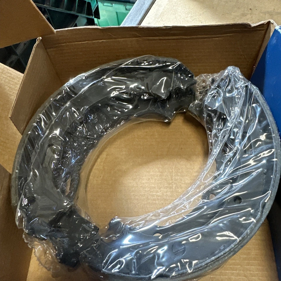 Bosch BS809 Juego de zapatas de freno de estacionamiento traseras de 2 ruedas para Ford Ranger Town Car 03-11 Foto 3 de 3