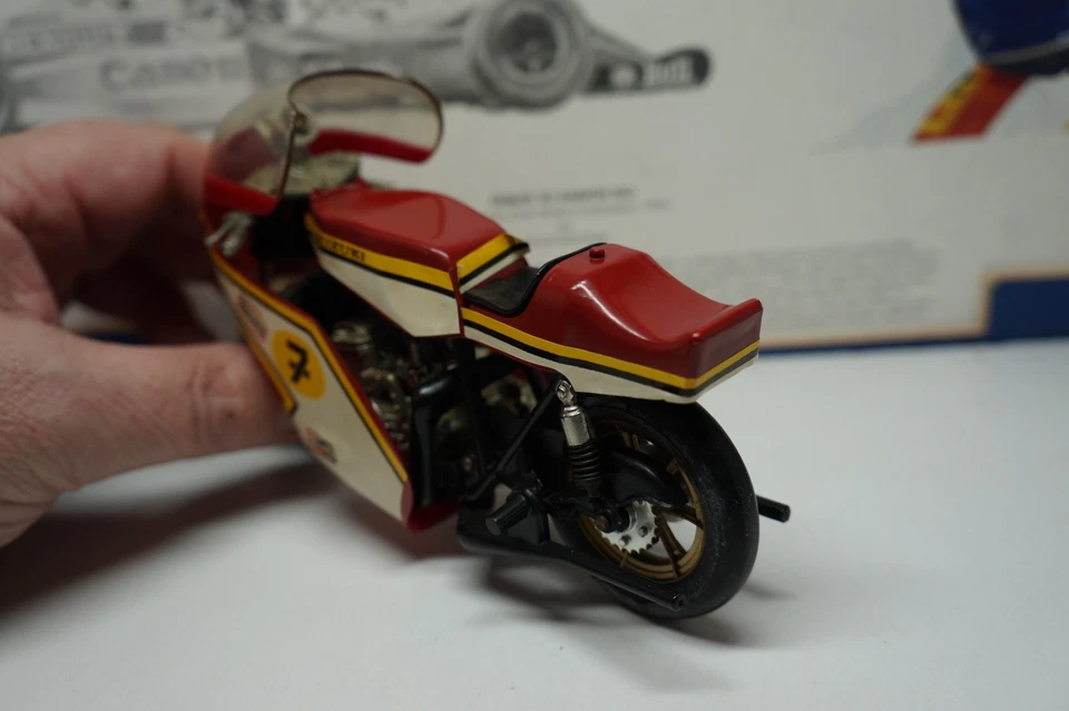 MOTO VINTAGE POLISTIL - SUZUKI GP500 MODELO A ESCALA BARRY SHEENE sin caja Foto 3 de 4