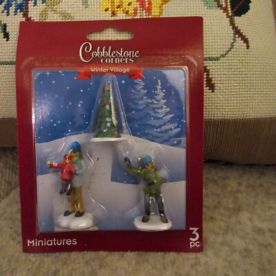 Cobblestone corners three figures minitures christmas village