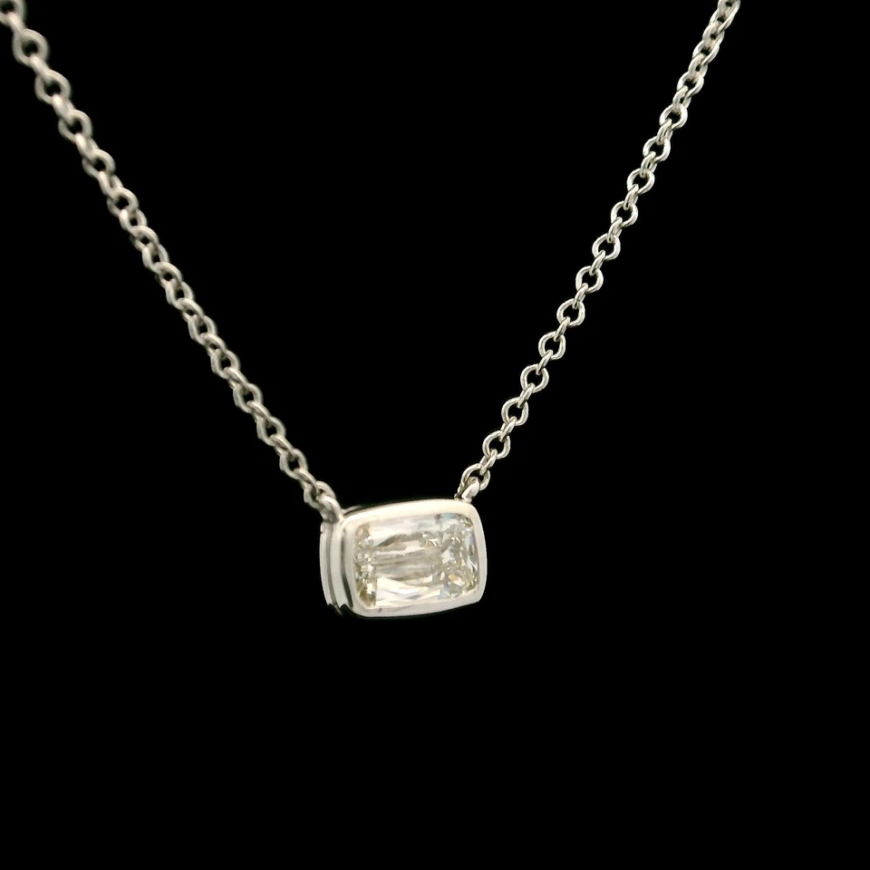 Collar colgante solitario de diamantes talla Ashoka de 0,50 quilates de oro blanco de 18 quilates Kwiat Foto 4 de 4