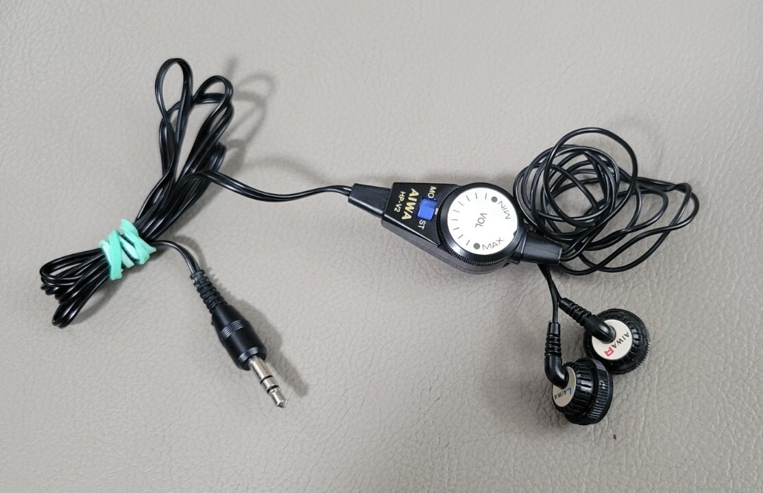 80s 昭和レトロ　AIWA イヤホン　ヘッドホン　アイワ　ジャンク　ビンテージ RARE! Vintage 1983 Aiwa HP-V2 In Ear Headphones - WORKING | eBay