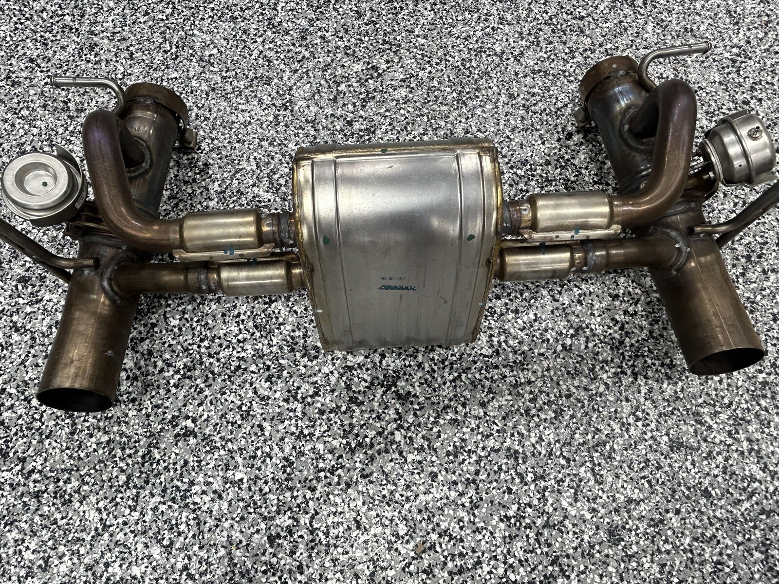 FERRARI 488 GTB 488 SPIDER REAR EXHAUST SYSTEM MUFFLER CENTRAL SILENCER OEM