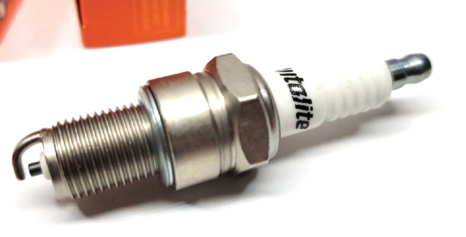 Lote de 2 paquetes de 4 cada uno, total 8, bujía-resistencia de cobre Autolite 63 Foto 4 de 4