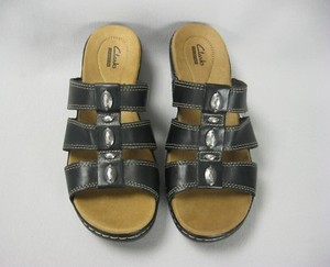 black strappy slides