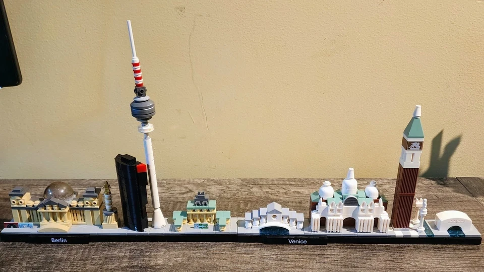 New Architecture Skylines Berlin | 289 Pcs 100% Accurate Sealed, Unbranded Set - Image 4 of 4