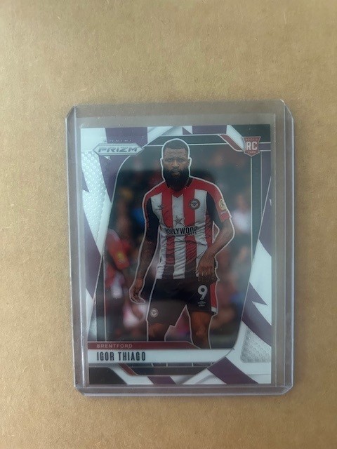 2024-25 Prizm Premier League Igor Thiago RC Purple and White Stripes /92