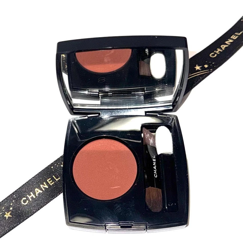 Chanel Ombre Essential Multi-use Longwearing Eyeshadow 240 Brun Fauve Matte  - Image 2 of 4
