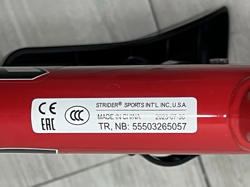 Bicicleta de Equilibrio Clásica Strider 12” Roja Sin Pedales Niños Entrenamiento Usada Foto 4 de 4