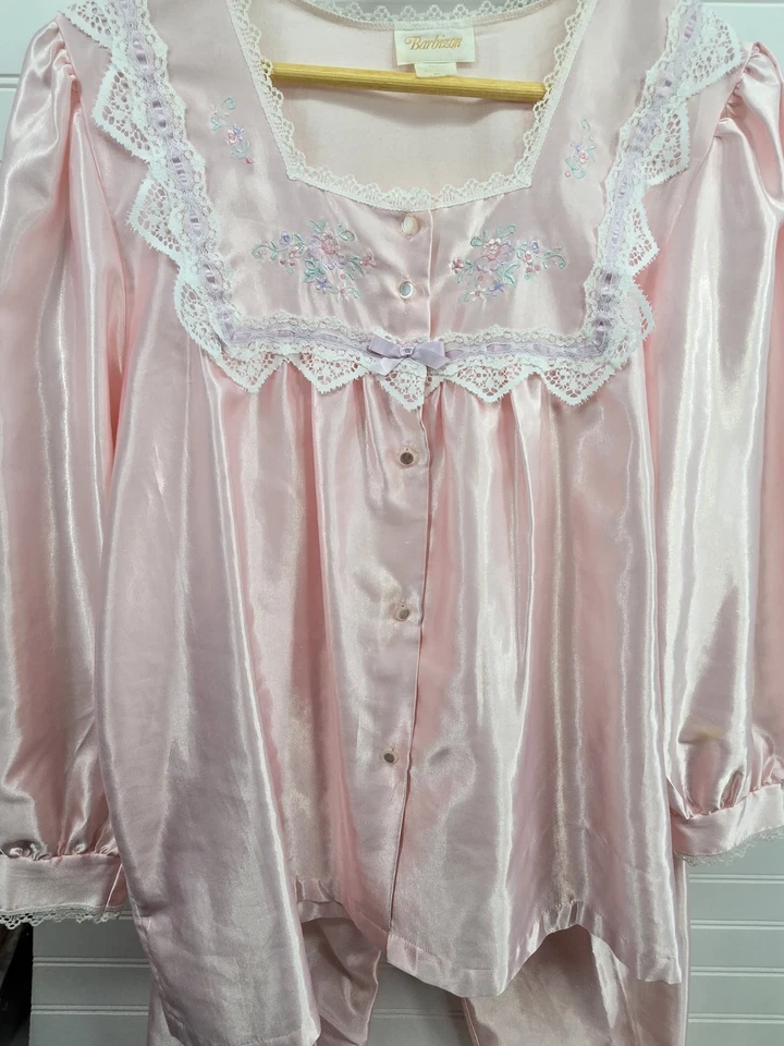 De Colección Barbizon Rosa Satinado Pijama Conjunto para Dormir Talla S Encaje Bordado Manga Larga Retro Foto 4 de 4