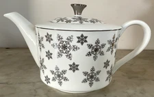 Grace’s Teaware Platinum Snowflake Teapot, White & Silver - EUC