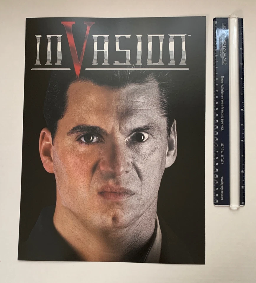 世界自然基金会 WWE 海报印刷版入侵文斯·麦克马洪所有者职业摔跤 12 英寸 x 16 英寸 — 第 3/3 张图片