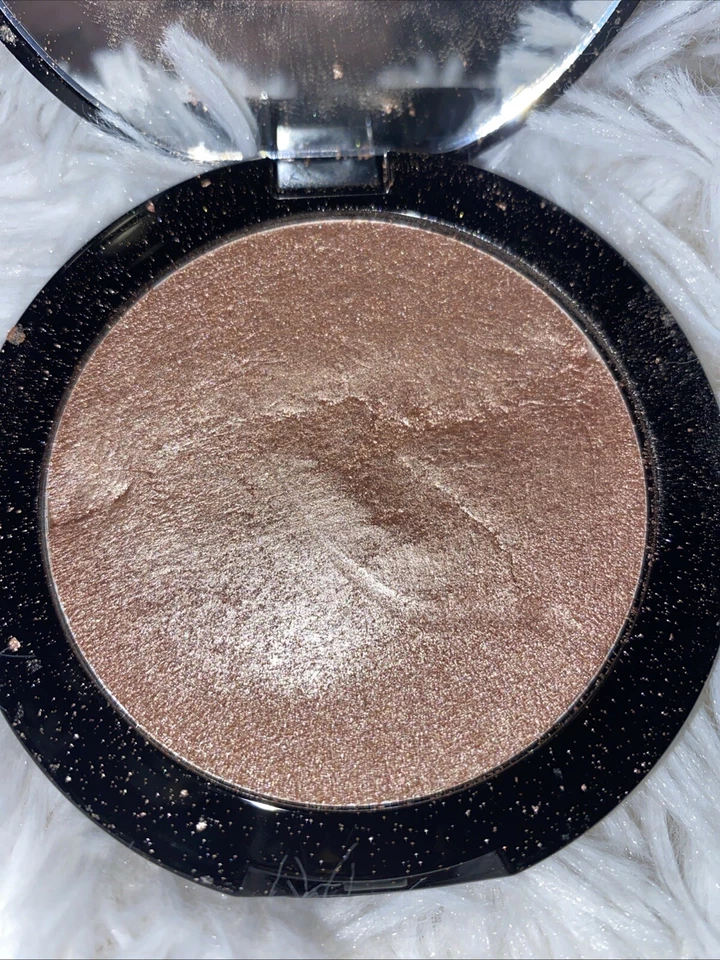 YOUNIQUE ~ ILUMINADOR FUSIÓN TÁCTIL ~ RUBOR ~ 0,31 OZ Foto 3 de 4