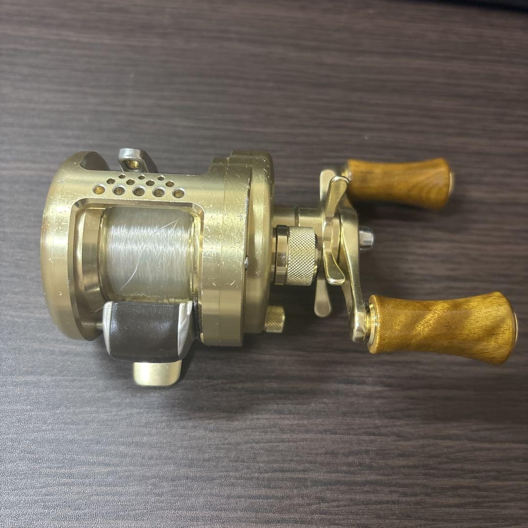 SHIMANO CALCUTTA CONQUEST 50 右巻き　傷多め SHIMANO CALCUTTA CONQUEST 50 右巻き 傷多め SHIMANO CALCUTTA