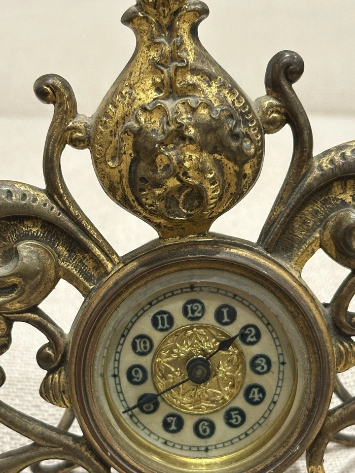 Antique British United Clock Co. Gilt Metal Mantel / Desk Clock — 第 3/4 张图片