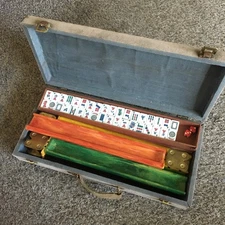 Vintage Mah Jongg Set 152 Bakelite Tiles 5 Racks 2 Dies