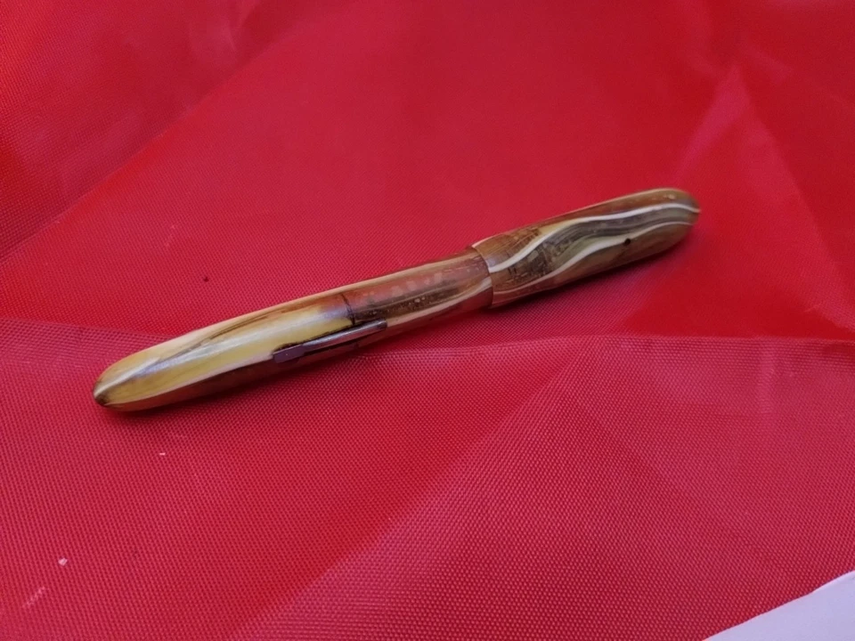 Pluma Estilográfica Pequeña Welsh Pen Co. Remolino y Cromo Foto 2 de 4