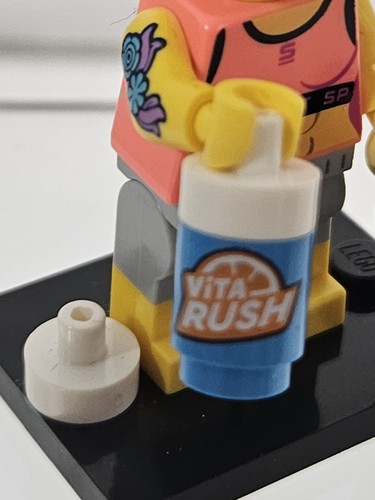 LEGO Minifigures Series 25 #7 Fitness Instructor 71045 CMF with Weights & Bottle - Picture 6 of 6