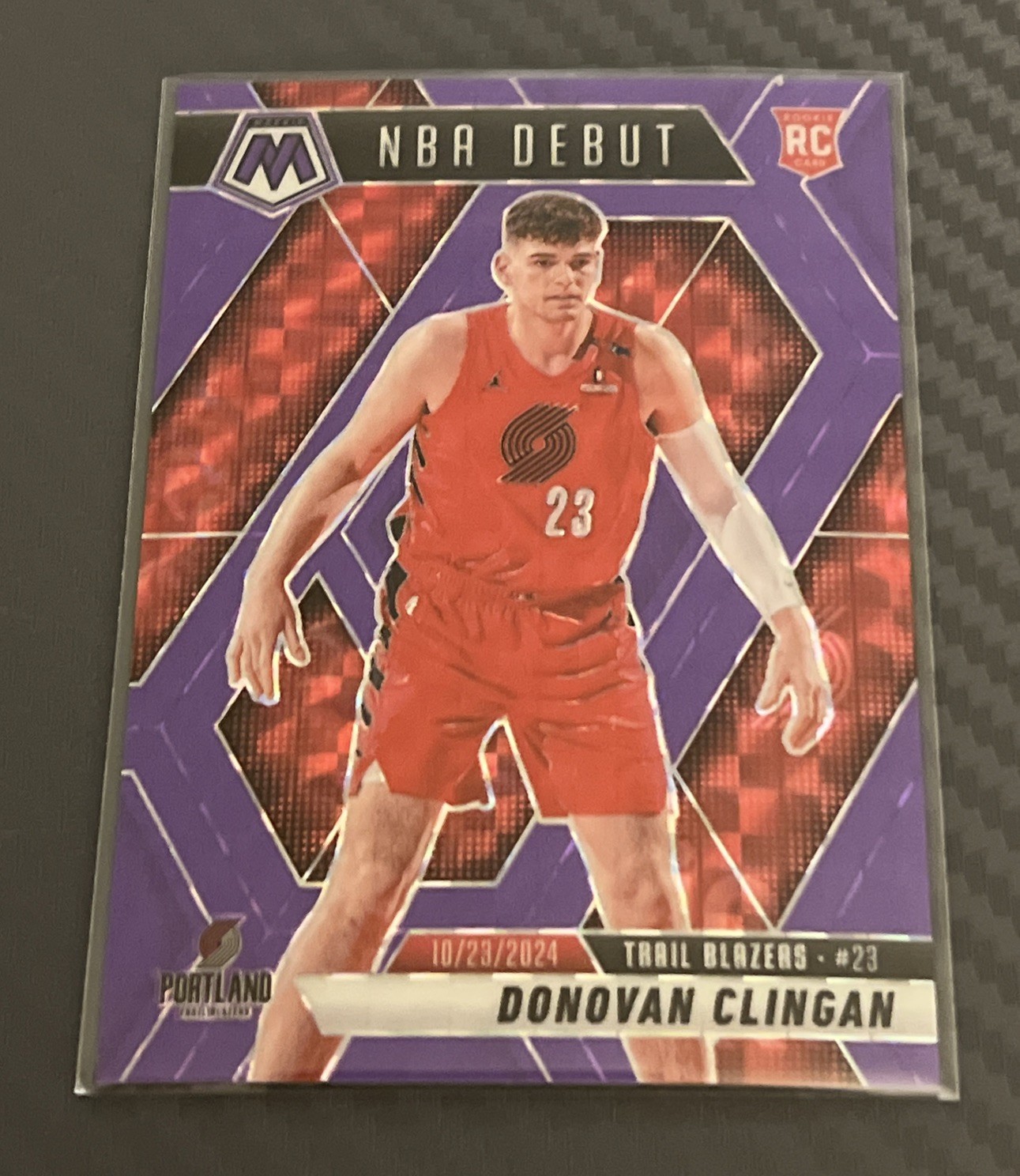 2024-25 Panini Mosaic NBA Debut Donovan Clingan #261 Purple Fluorescent 22/249