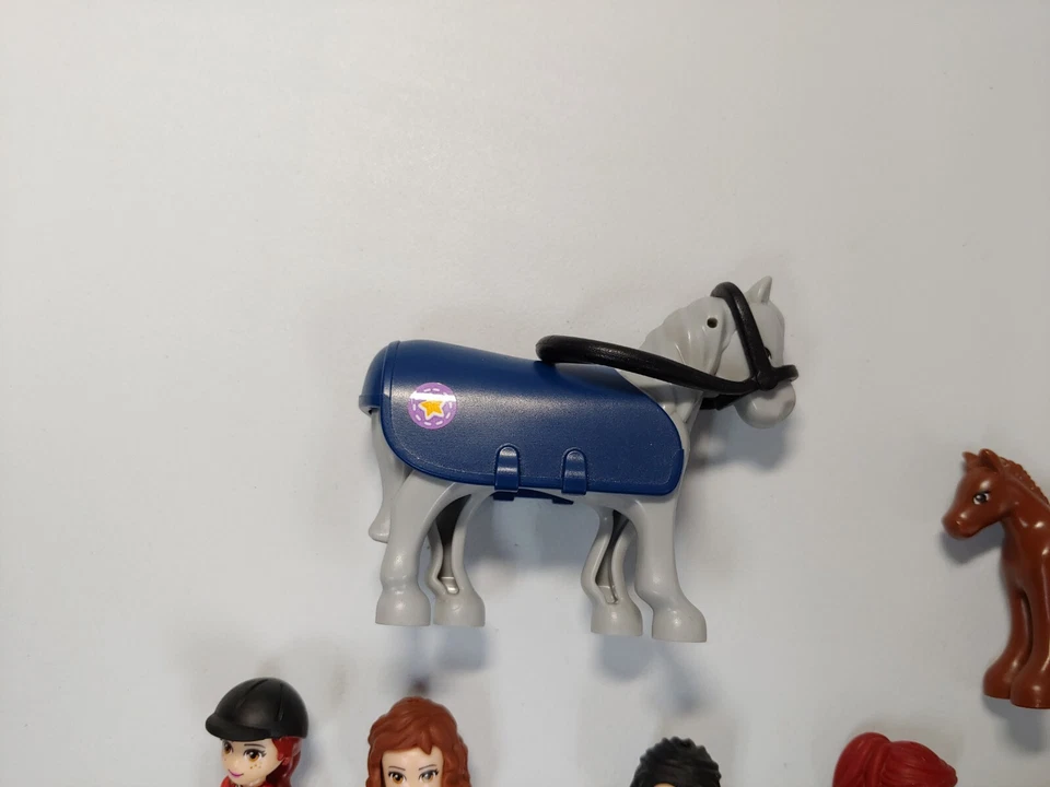 Lote de minifiguras Lego Friends con jinetes de caballos Foto 3 de 4