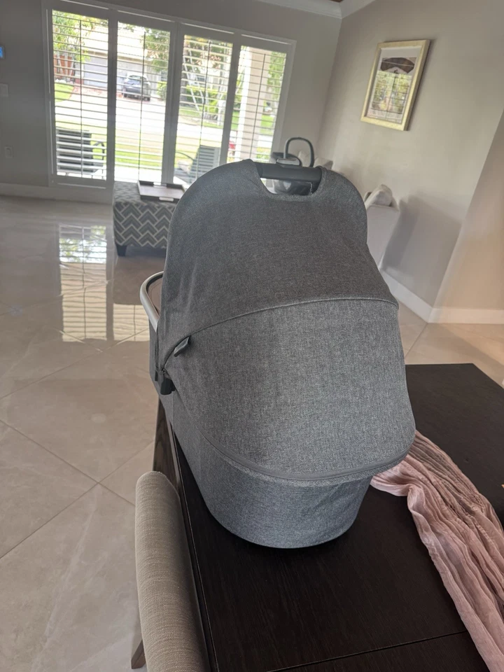 UPPAbaby Bassinet V2 Compatible with Vista, Cruz, Ridge, Minu - Charcoal Melange - Image 4 of 4