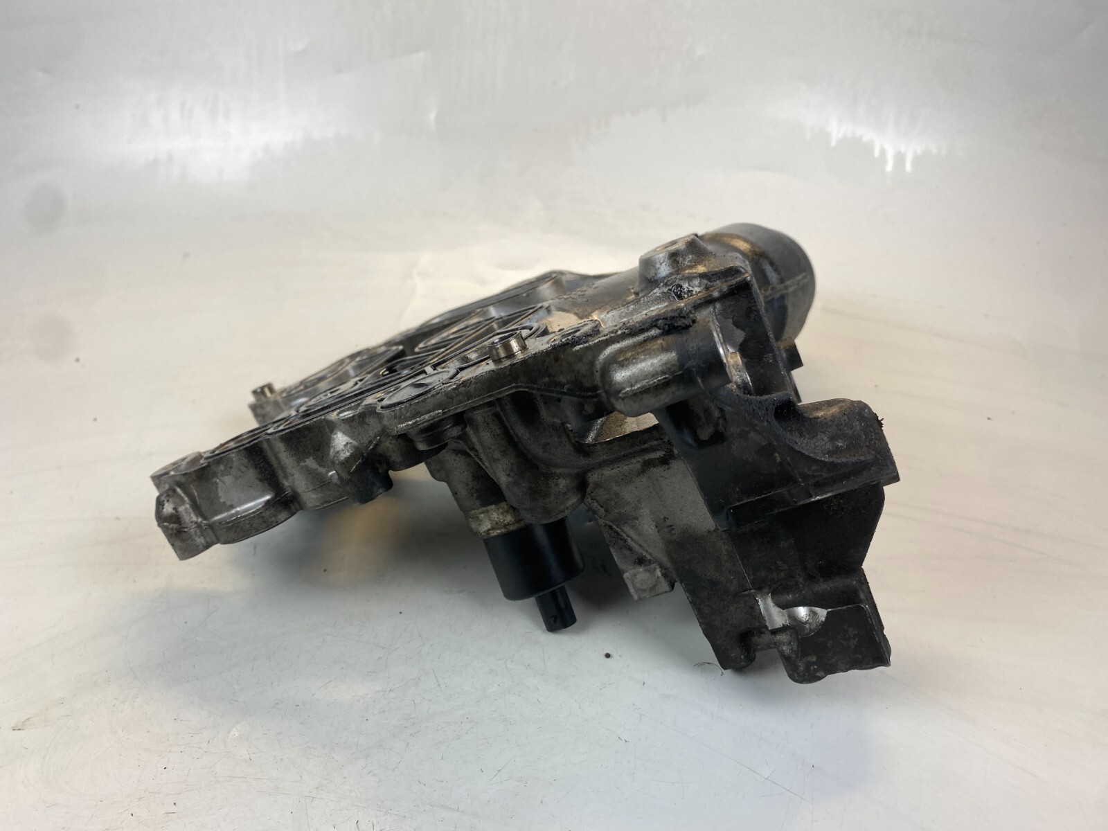 Mercedes Benz E Klasse W213 Motor Öl Kühler Filter Gehäuse 